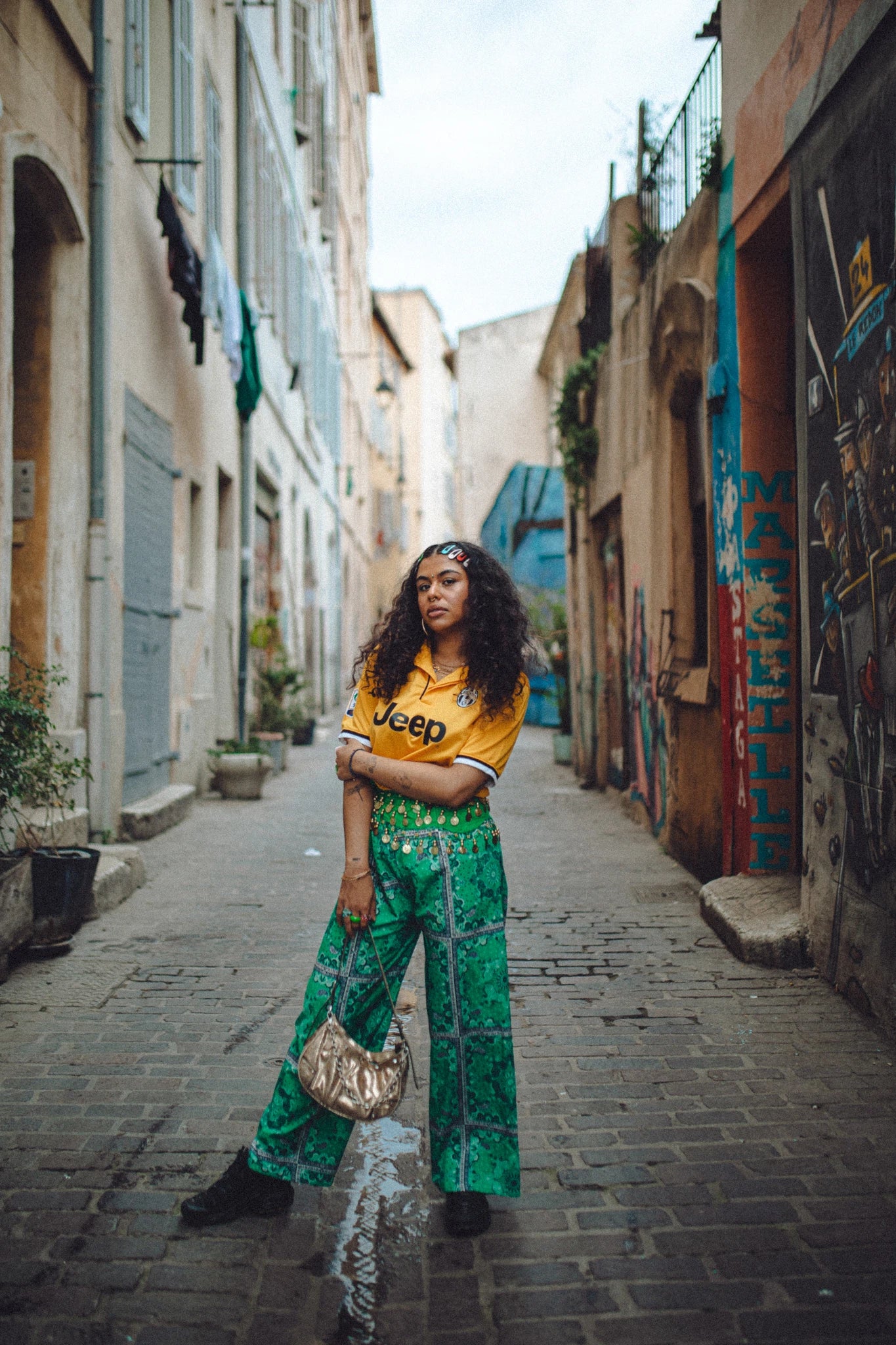 Phot d'une femme portant un maillot vintage de la Juventus. Photo utilisée sur le site Le Maillot Vintage afin d'illustrer la page principale