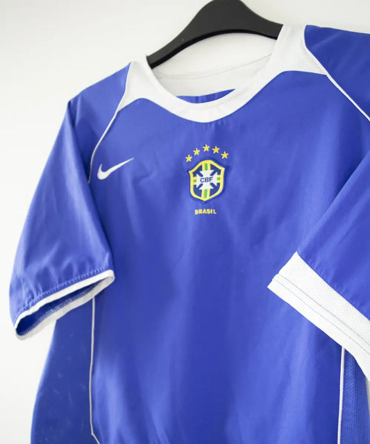 Maillot vintage bleu et blanc domicile du bresil de la saison 2004-2006. On peut retrouver l'équipementier nike
