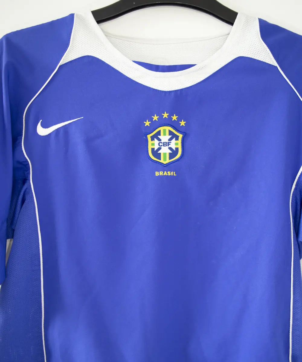Maillot vintage bleu et blanc domicile du bresil de la saison 2004-2006. On peut retrouver l'équipementier nike