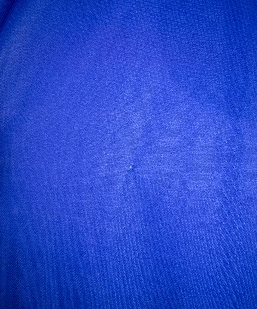 Maillot de foot vintage bleu blanc et rouge de l'équipe de france 1998. On peut retrouver l'équipementier adidas