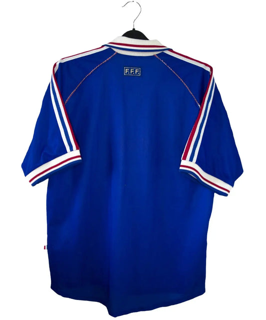 Maillot de foot vintage bleu blanc et rouge de l'équipe de france 1998. On peut retrouver l'équipementier adidas