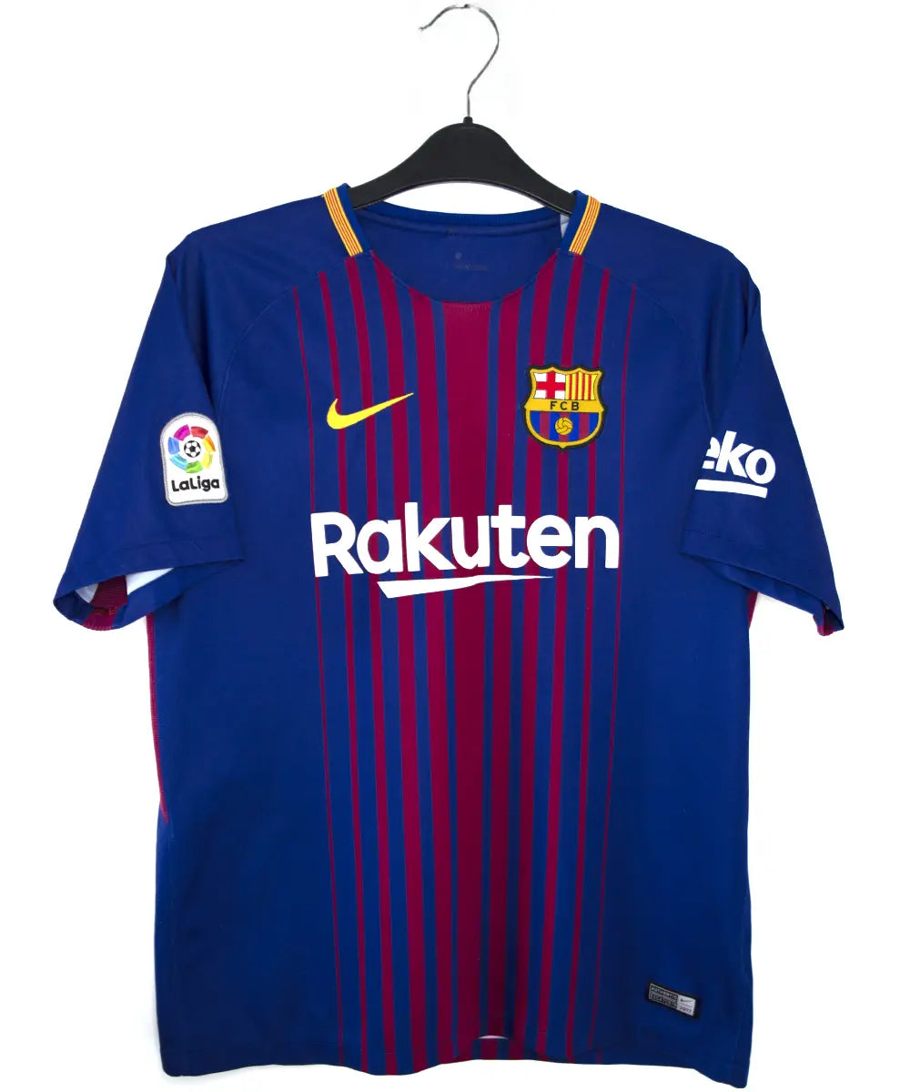 Maillot vintage domicile bleu et rouge du fc barcelone de la saison 2017-2018. On peut retrouver l'équipementier nike et le sponsor rakuten