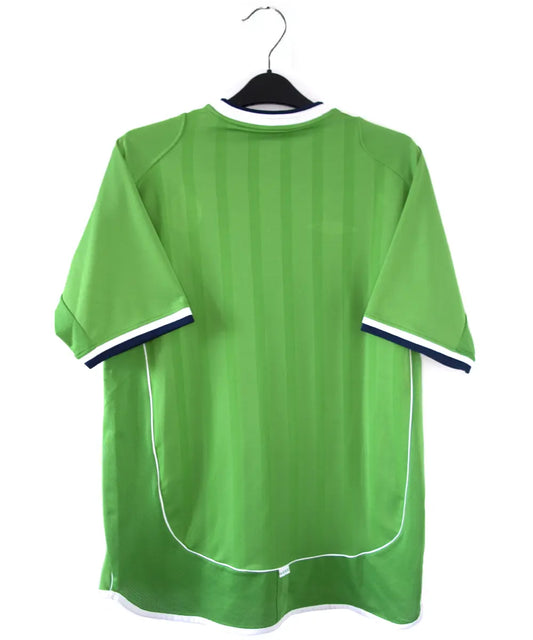 Maillot domicile vert de l'ASSE de la saison 2001-2002. On peut retrouver l'équipementier umbro et le sponsor game one