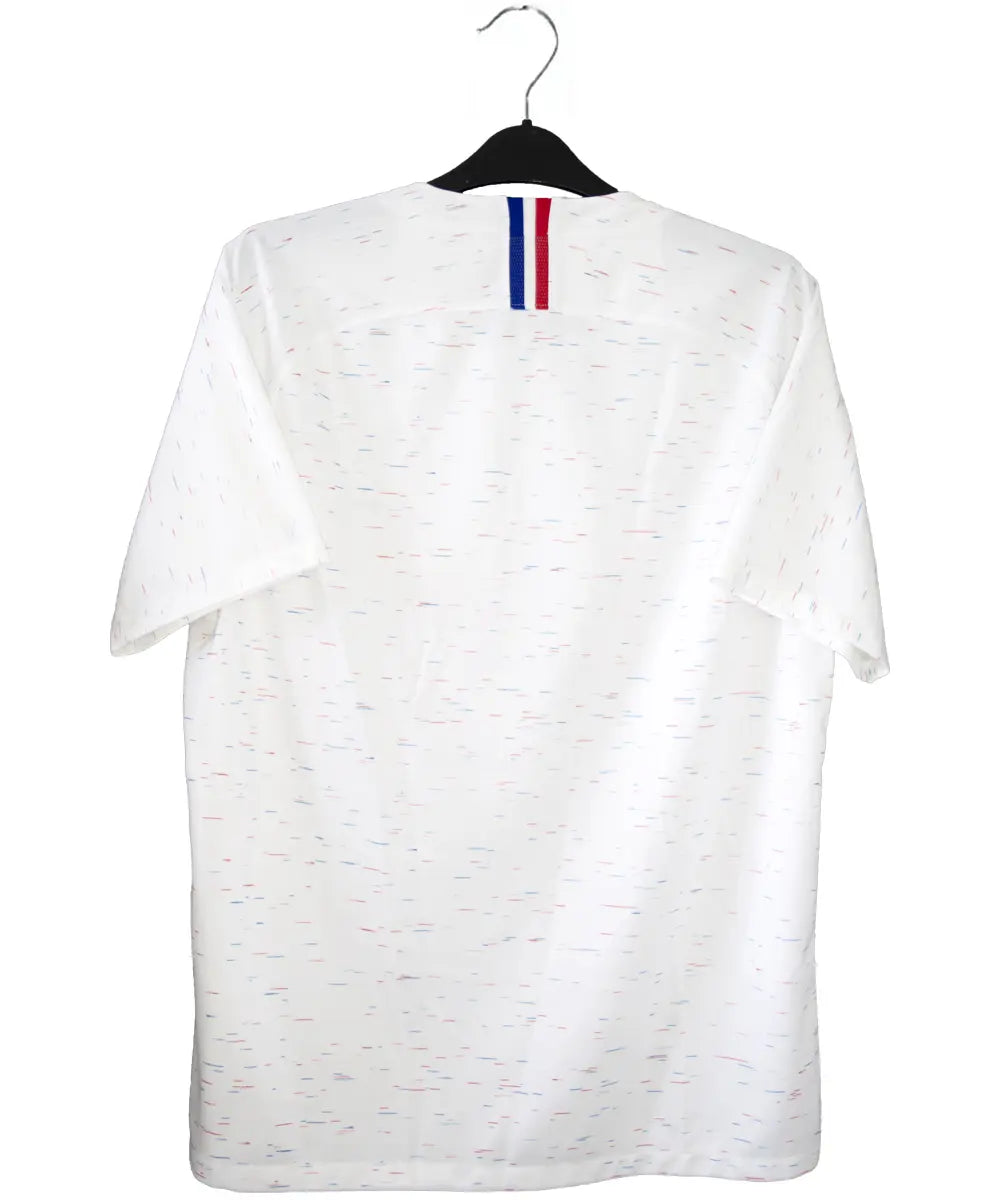 Maillot vintage extérieur de l'équipe de france 2018 de couleur blanc. On peut retrouver l'équipementier nike