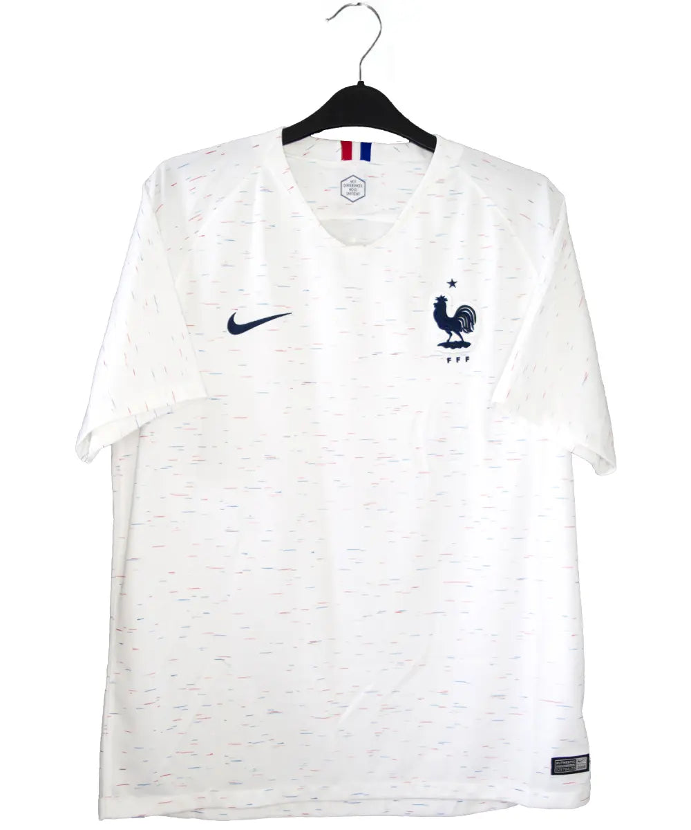 Maillot vintage extérieur de l'équipe de france 2018 de couleur blanc. On peut retrouver l'équipementier nike
