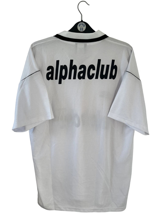 Maillot de foot vintage domicile blanc et noir de Santos de la saison 2000/2001. On peut retrouver l'équipementier Umbro et le sponsor Alphaclub. Il s'agit d'un maillot authentique d'époque.