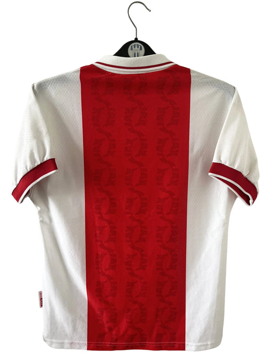 Maillot de foot vintage domicile rouge et blanc de l'Ajax Amsterdam de la saison 1998/1999. On peut retrouver l'équipementier Umbro et le sponsor ABN AMRO. Il s'agit d'un maillot authentique d'époque.