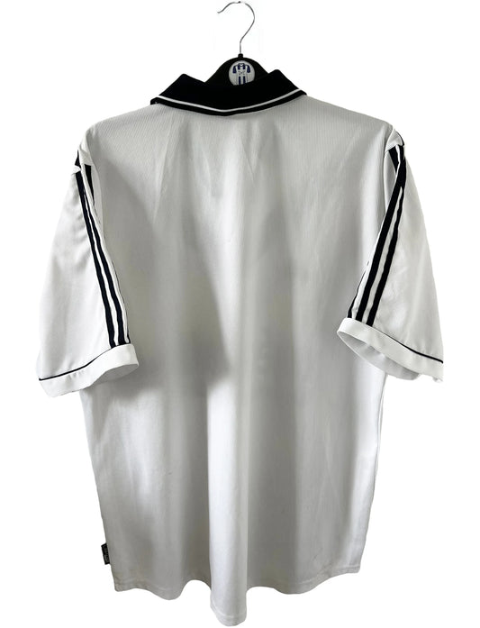 Maillot de foot vintage blanc extérieur des girondins de bordeaux de la saison 1999/2000. On peut retrouver l'équipementier adidas et les sponsors M6 et Médiatis. Il s'agit d'un maillot authentique d'époque.