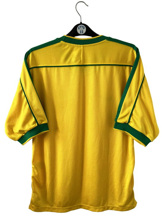 Maillot foot vintage domicile jaune du brésil 1998. On peut retrouver l'équipementier Nike. Ils s'agit d'un maillot authentique d'époque.