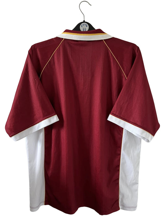 Maillot de foot vintage domicile rouge et blanc du FC Metz saison 1998/1999. On peut retrouver l'équipementier Puma et le sponsor Sollac. Il s'agit d'un maillot authentique d'époque.