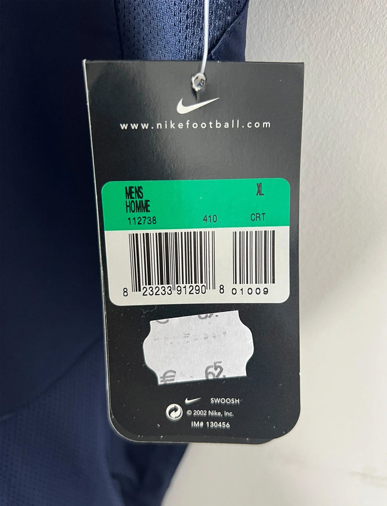 Maillot de foot vintage domicile bleu du PSG de la saison 2003/2004. On peut retrouver l'équipementier Nike et le sponsor Thomson. Il s'agit d'un maillot authentique d'époque.