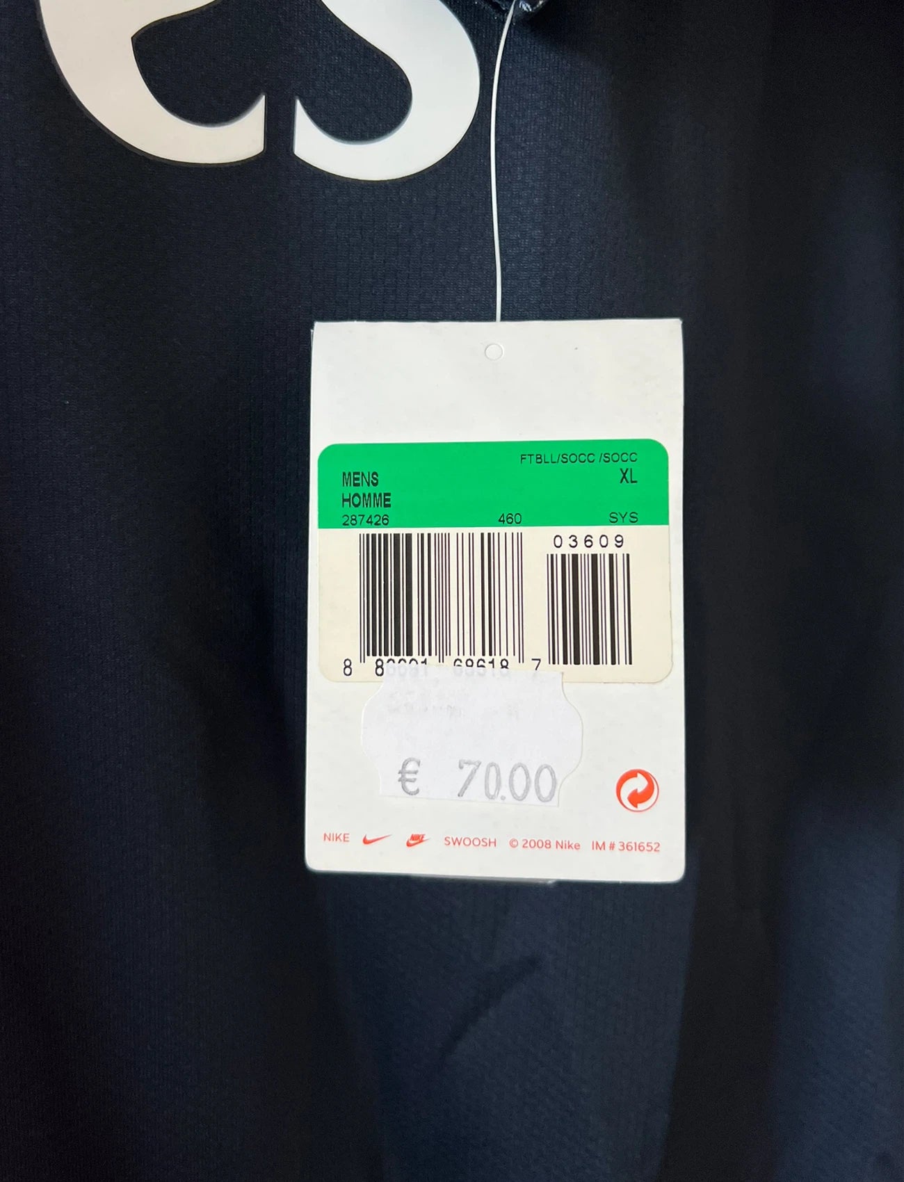 Maillot de foot vintage bleu du PSG de la saison 2008/2009. On peut retrouver l'équipementier Nike et le sponsor Fly Emirates. Il s'agit d'un maillot authentique d'époque.