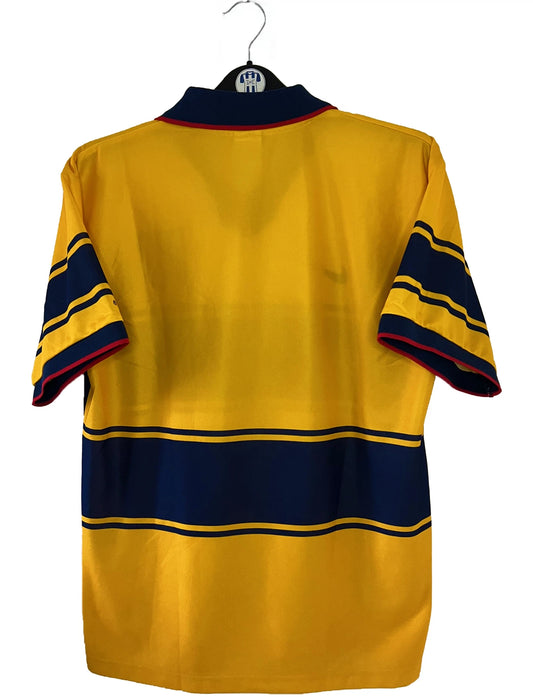 Maillot de foot vintage extérieur jaune d'arsenal de la saison 1997/1999. On peut retrouver l'équipementier Nike et le sponsor JVC. Il s'agit d'un maillot authentique d'époque.