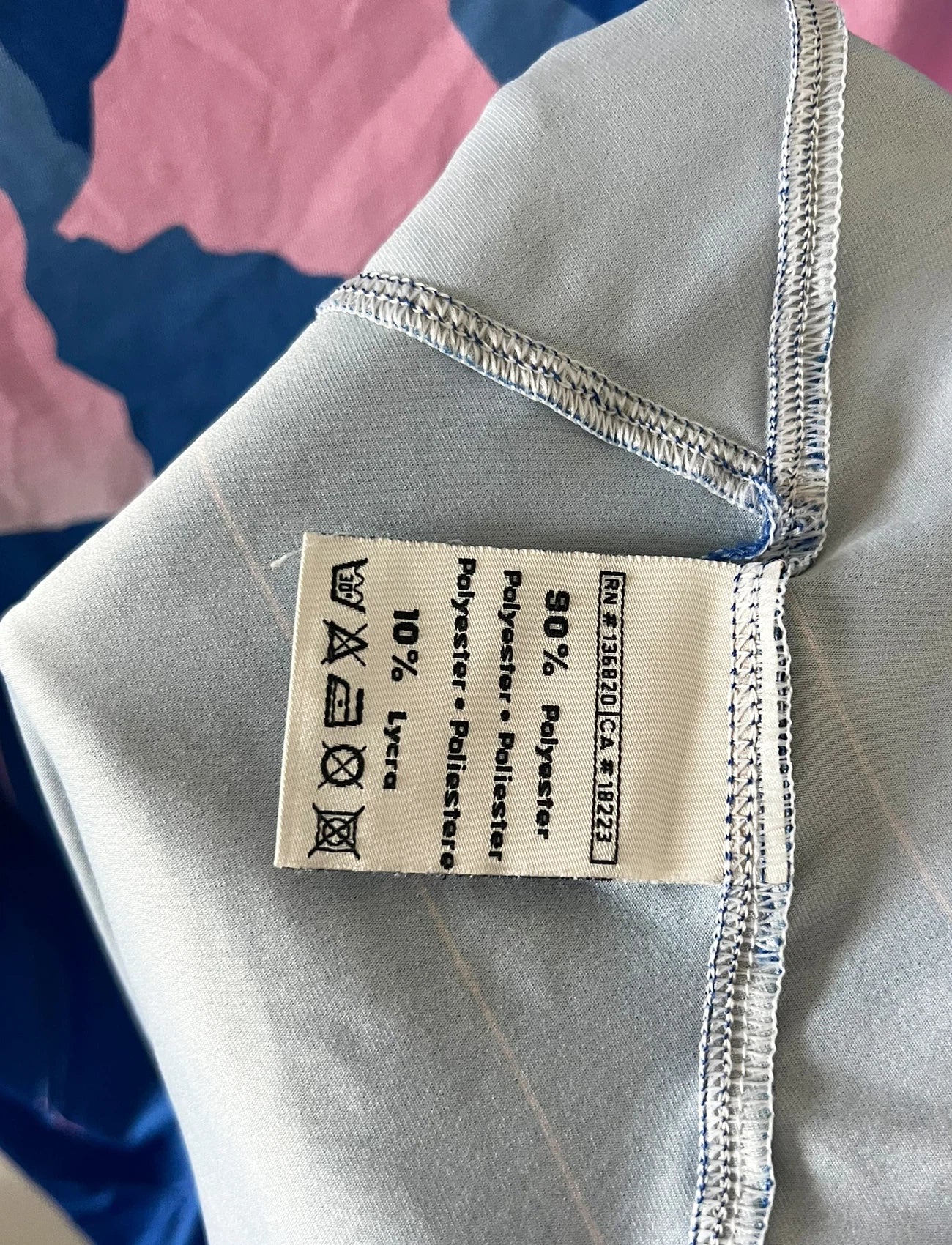 Maillot de foot vintage domicile bleu de l'Evian Thonon Gaillard 2012/2013. On peut retrouver l'équipementier Kappa et le sponsor Sword. Il s'agit d'un maillot authentique d'époque.