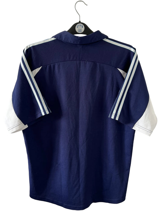Maillot de foot vintage bleu de l'OM 1999/2000. On peut retrouver l'équipementier Adidas et le sponsor Ericsson. Il s'agit d'un maillot authentique d'époque.