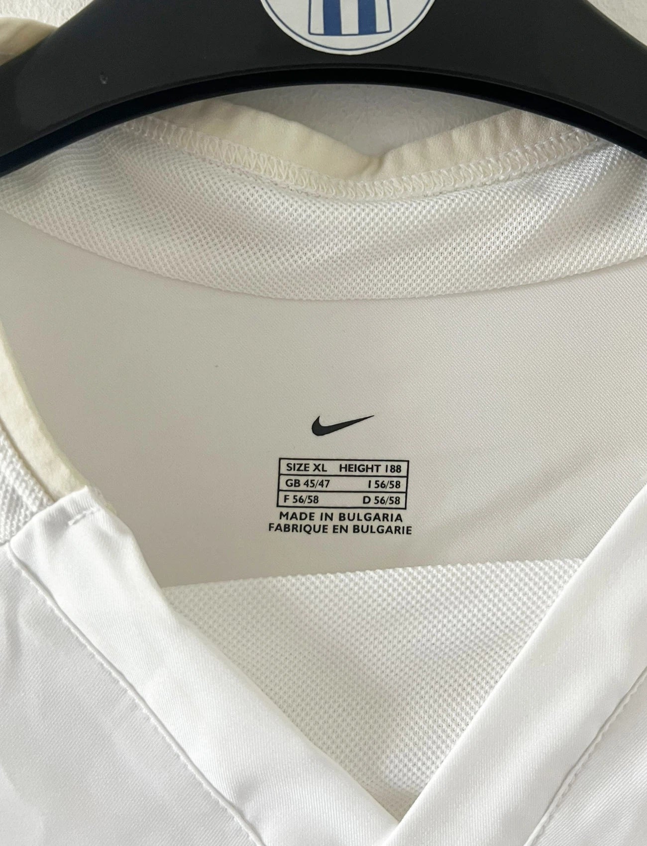 Maillot de foot vintage extérieur blanc du PSG de la saison 2002/2003. On peut retrouver l'équipementier Nike et le sponsor Thomson. Il s'agit d'un maillot authentique d'époque.