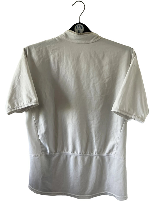 Maillot de foot vintage extérieur blanc du PSG de la saison 2002/2003. On peut retrouver l'équipementier Nike et le sponsor Thomson. Il s'agit d'un maillot authentique d'époque.