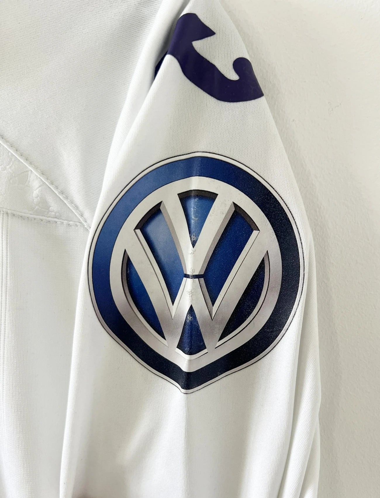 Maillot foot vintage blanc et violet extérieur de toulouse porté en coupe de france lors de la saison 2015/2016. On peut retrouver l'équipementier joma, le sponsor crédit agricole, carrefour, volkswagen et pmu. Le maillot est floqué du numéro 3 jean armel kana biyik. Il s'agit d'un maillot authentique d'époque.