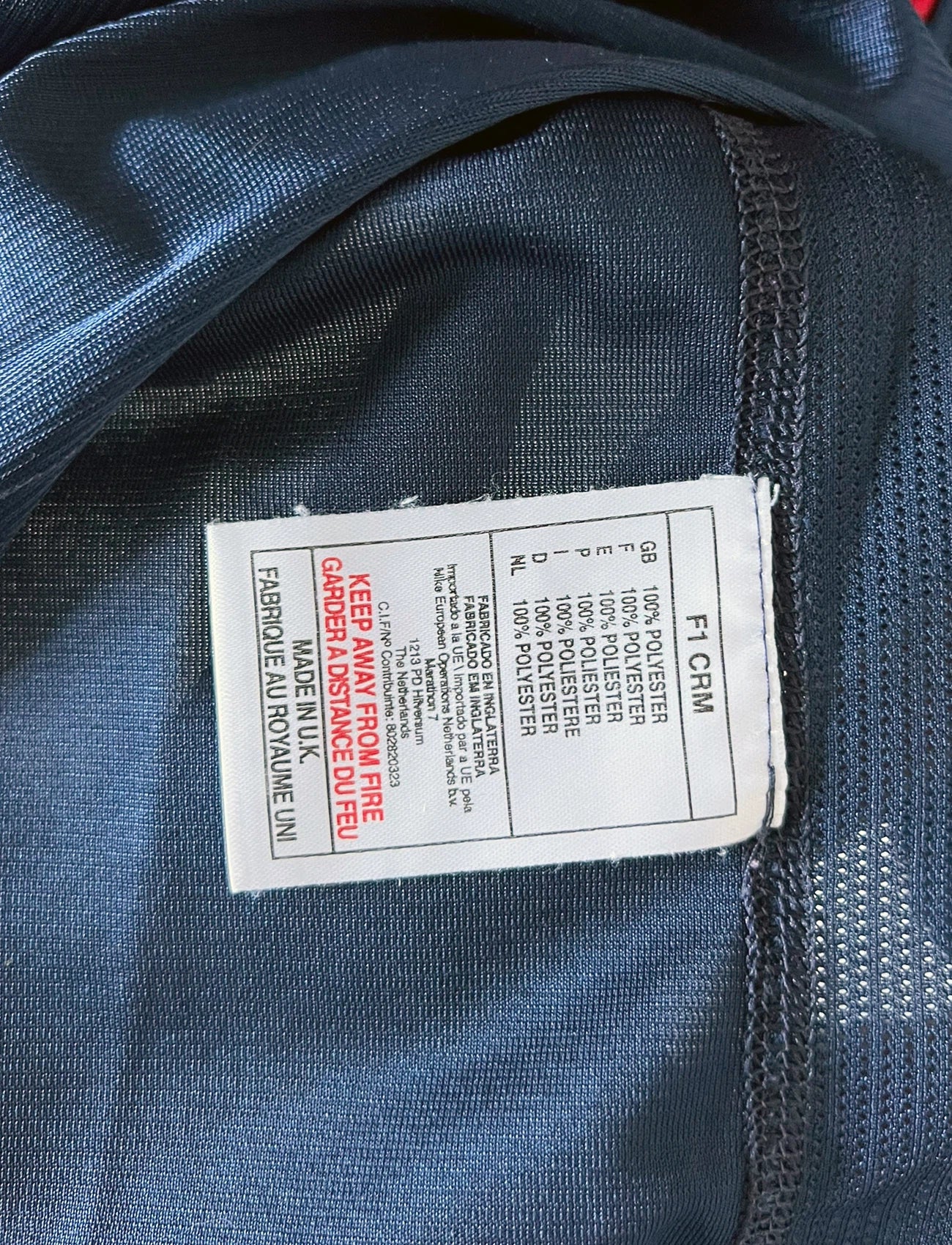 Maillot de foot vinage domicile bleu du PSG de la saison 2001/2002. On peut retrouver l'équipementier Nike et le sponsor Opel. Il s'agit d'un maillot authentique d'époque.