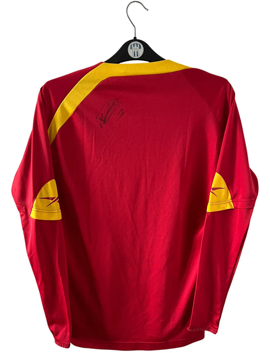 Maillot de foot vintage domicile rouge et jaune du RC Lens 2009/2010 version manches longues. On peut retrouver l'équipementier Reebok. Il s'agit d'un maillot authentique d'époque.
