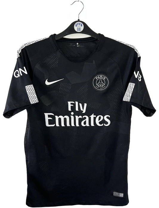 Maillot de foot vintage third du PSG de la saison 2017-2018. On peut retrouver l'équipementier Nike ainsi que les sponsors Fly Emirates, Ooredoo et QNB. Le maillot est floqué du numéro 10 Neymar. Il s'agit d'un maillot authentique d'époque comportant les numéros 847267-011