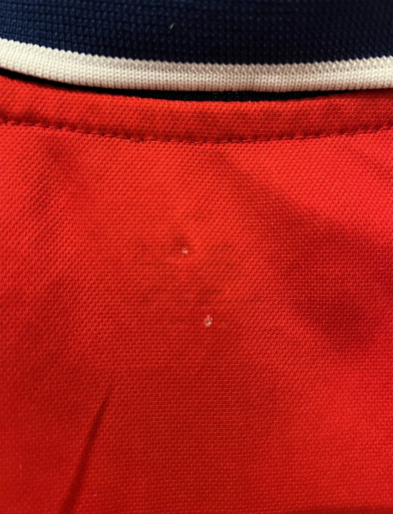Maillot de foot vintage domicile du PSG de la saison 2000/2001. On peut retrouver l'équipementier Nike et le sponsor Opel. Il s'agit d'un maillot authentique d'époque.