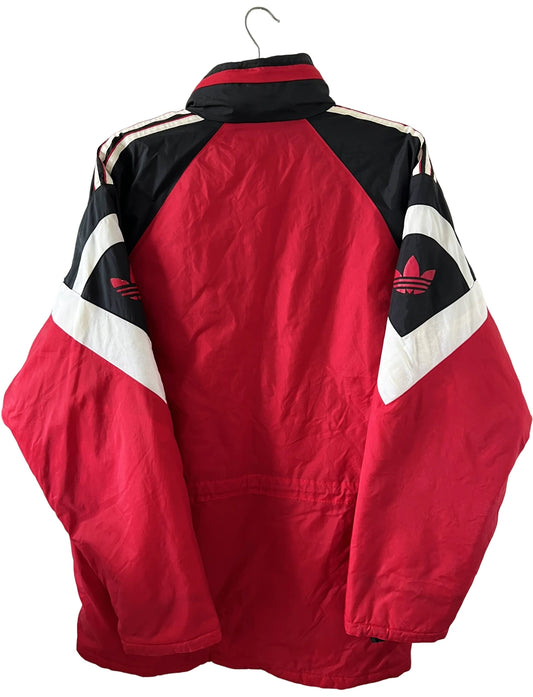 Veste rouge du Stade Rennais 1997/1998. On peut retrouver l'équipementier Adidas. Il s'agit d'une veste authentique d'époque.