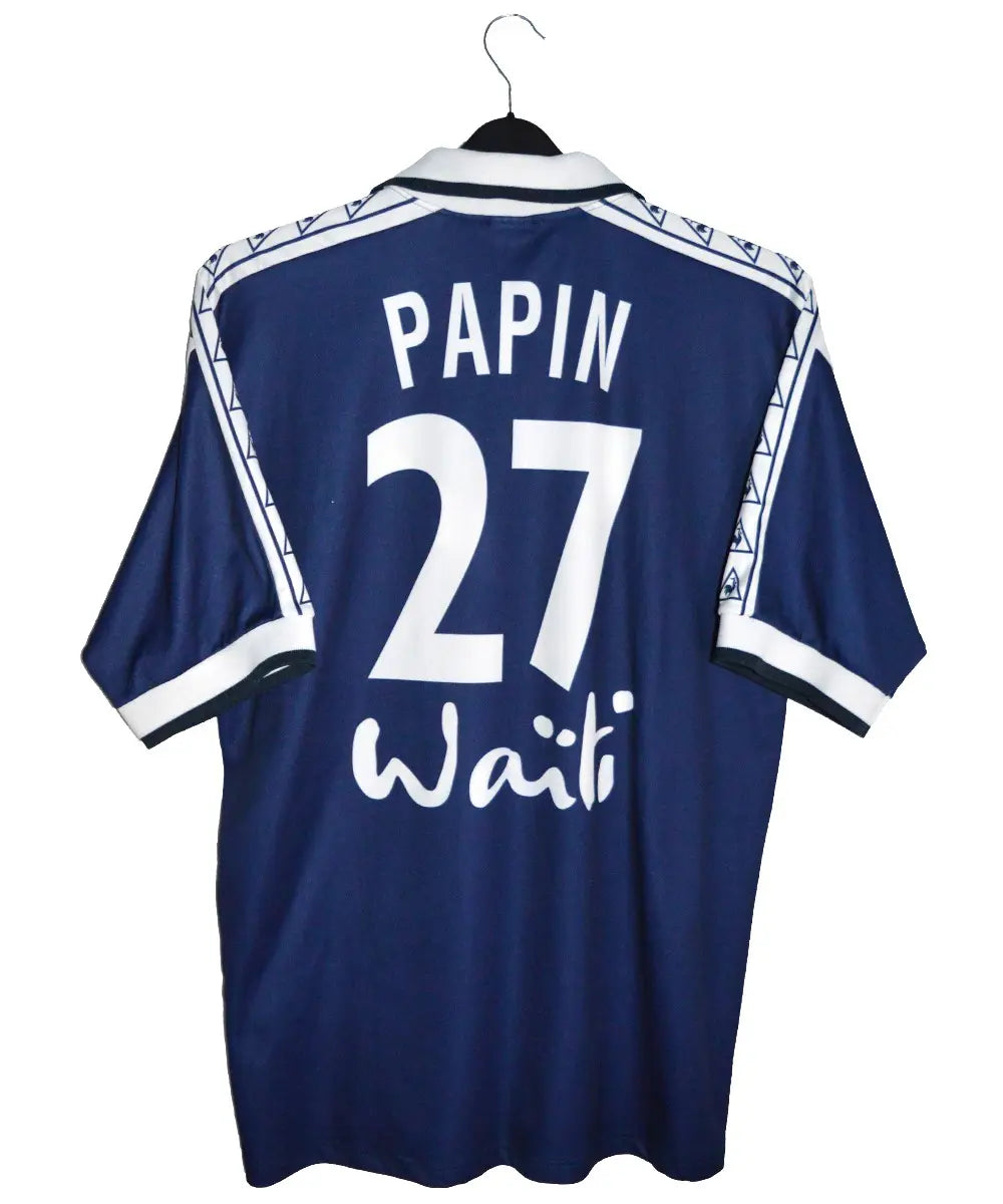Maillot de foot retro/vintage authentique des girondins de bordeaux lors de la saison 1996-1997. Le maillot est floqué Jean Pierre Papin avec le numéro 27, le sponsor waiti et l'équipementier le coq sportif