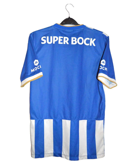 Maillot de foot retro/vintage authentique de porto de la saison 2013-2014. Le maillot est de couleur bleu et blanche. On peut retrouver le sponsor superbock au dos du maillot