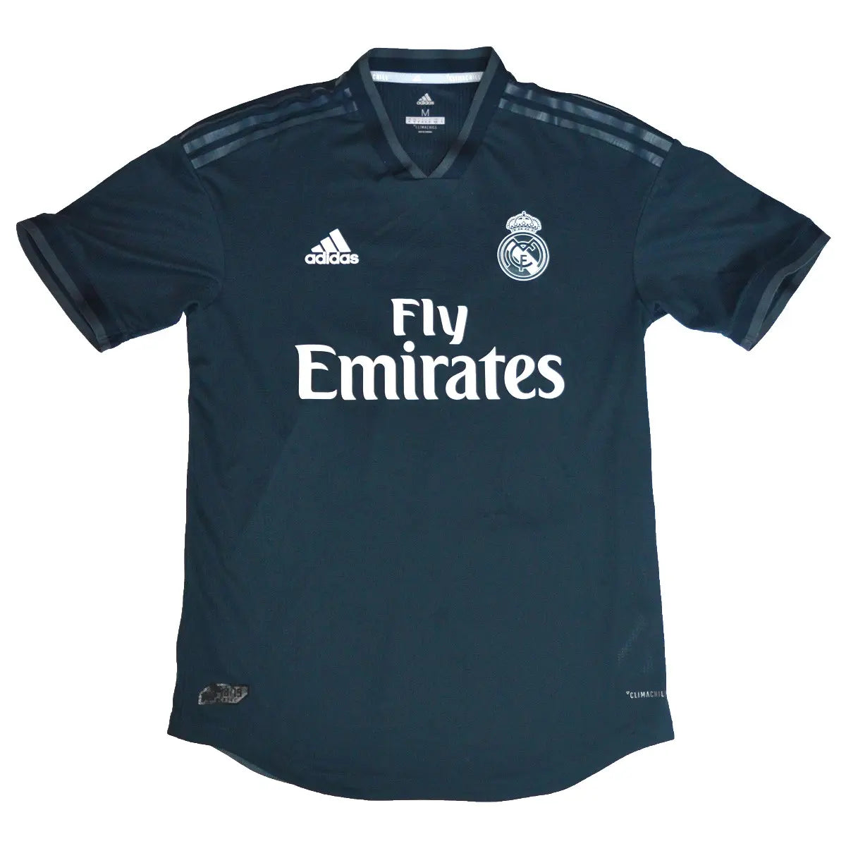 Maillot de foot retro/vintage authentique extérieur du Réal Madrid noir édité lors de la saison 2018-2019. Maillot que l'on retrouve avec l'équipementier nike et le sponsor fly emirates