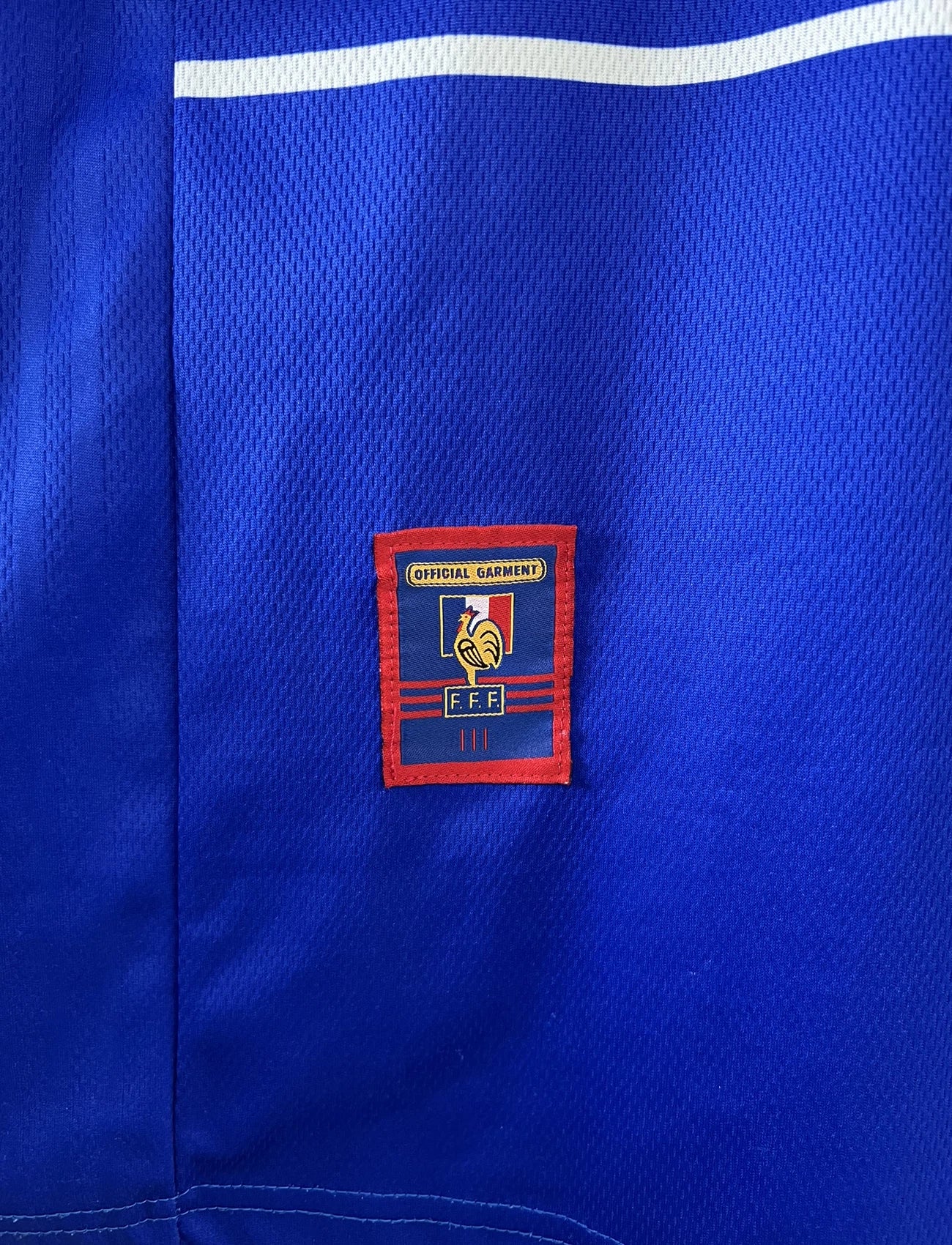 Maillot foot retro et vintage - Equipe de France domicile Zidane + signature 1998 – Le Maillot Maillot foot retro et vintage - Equipe de France domicile Zidane + signature 1998 – Le Maillot