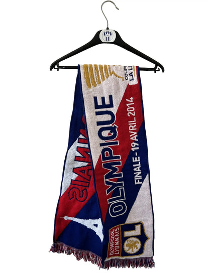 Echarpe de foot rouge et bleu de l'Olympique Lyonnais lors de la finale de la Coupe de la Ligue en 2014