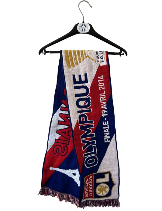 Echarpe de foot rouge et bleu de l'Olympique Lyonnais lors de la finale de la Coupe de la Ligue en 2014