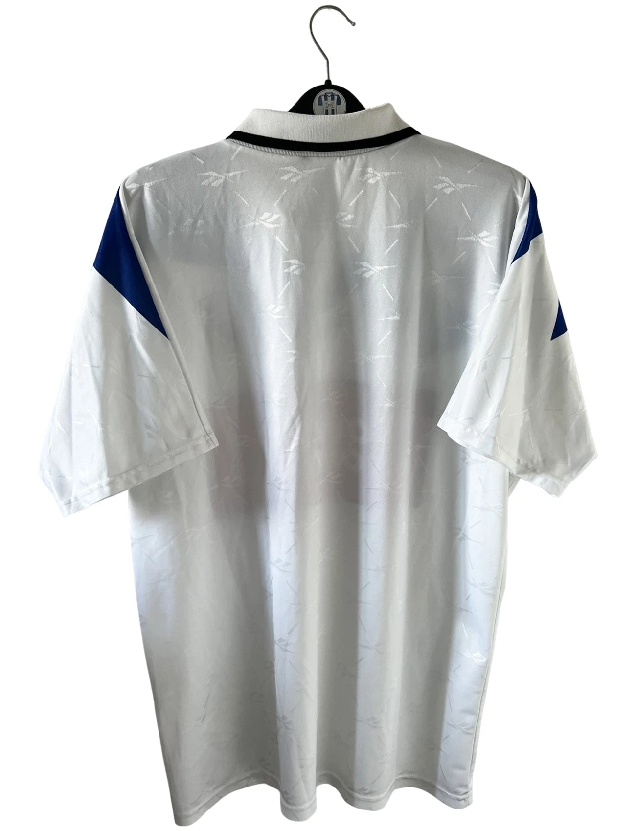Maillot de foot vintage extérieur blanc du SC Bastia saison 1996/1997. On peut retrouver l'équipementier Reebok et le sponsor Nouvelles Frontières. Il s'agit d'un maillot authentique d'époque.