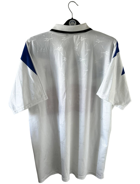 Maillot de foot vintage extérieur blanc du SC Bastia saison 1996/1997. On peut retrouver l'équipementier Reebok et le sponsor Nouvelles Frontières. Il s'agit d'un maillot authentique d'époque.