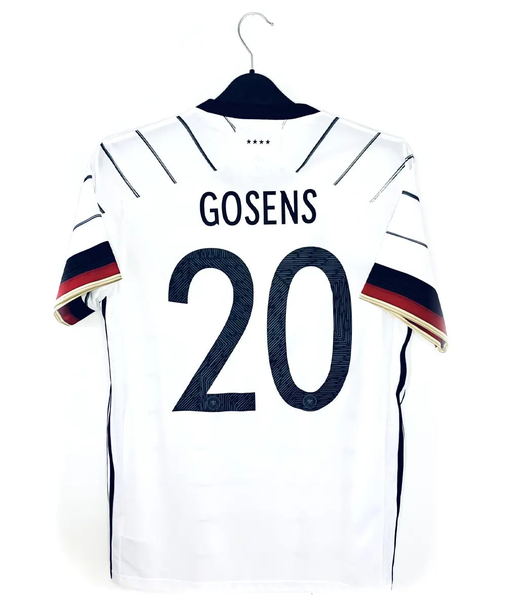 Maillot vintage domicile blanc et noir de l'équipe d'allemagne porté lors de l'euro 2020. On peut retrouver l'équipementier adidas. Le maillot est floqué du numéro 20 Gosens.