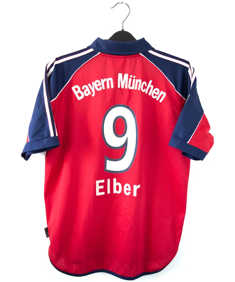 Maillot domicile rouge et bleu vintage du bayern munich de la saison 1999-2001. On peut retrouver l'équipementier adidas et le sponsor opel. Le maillot est floqué du numéro 9 Elber