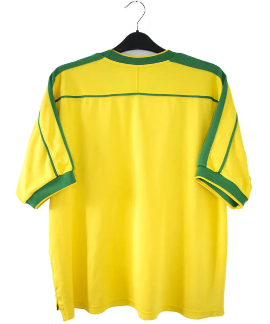 Maillot de foot vintage jaune et vert domicile du brésil lors de la coupe du monde 1998. Il s'agit d'un maillot authentique. On peut retrouver l'équipementier nike.