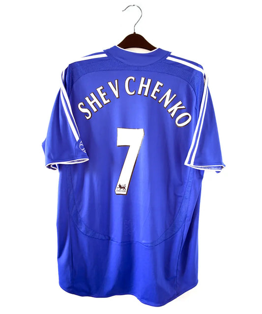 Maillot domicile de chelsea de la saison 2006/2008. Le maillot est floqué du numéro 7 Shevchenko. On peut retrouver l'équipementier adidas et le sponsor samsung