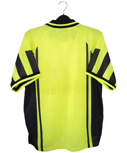 Maillot vintage domicile jaune et noir du borrussia dortmund de la saison 1996-1997. On peut retrouver l'équipementier nike et le sponsor die continentale