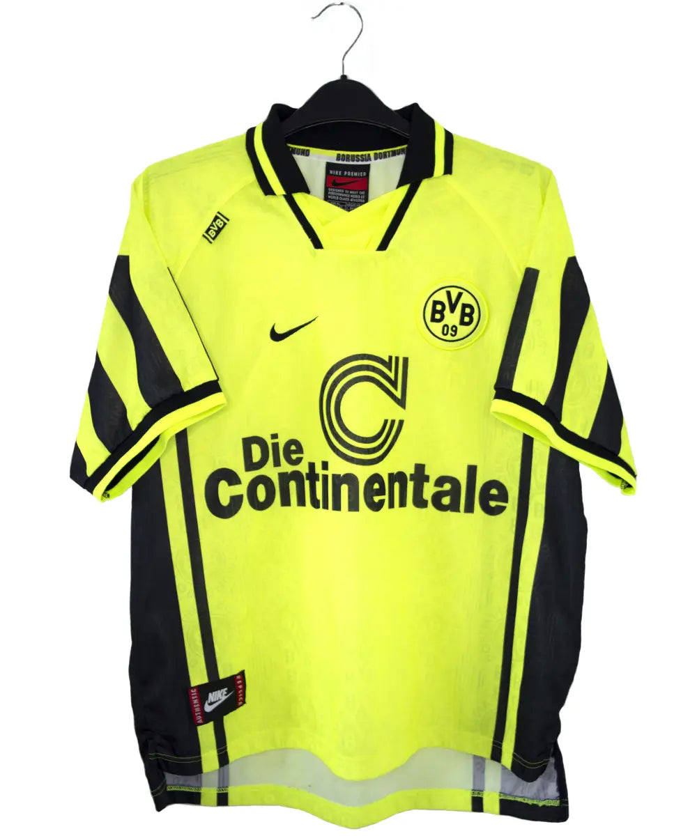 Maillot vintage domicile jaune et noir du borrussia dortmund de la saison 1996-1997. On peut retrouver l'équipementier nike et le sponsor die continentale