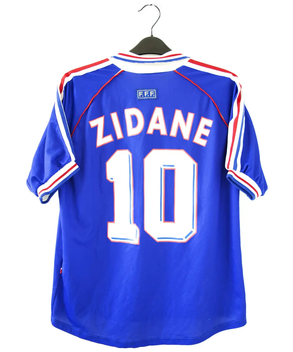 Maillot domicile bleu adidas de l'équipe de france 1998. Le maillot est floqué du numéro 10 Zinedine Zidane.