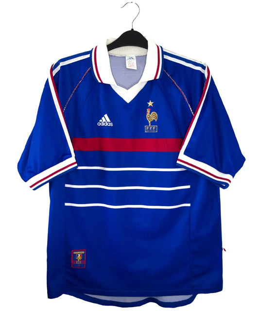 Maillot de foot vintage bleu blanc et rouge de l'équipe de france 1998. On peut retrouver l'équipementier adidas