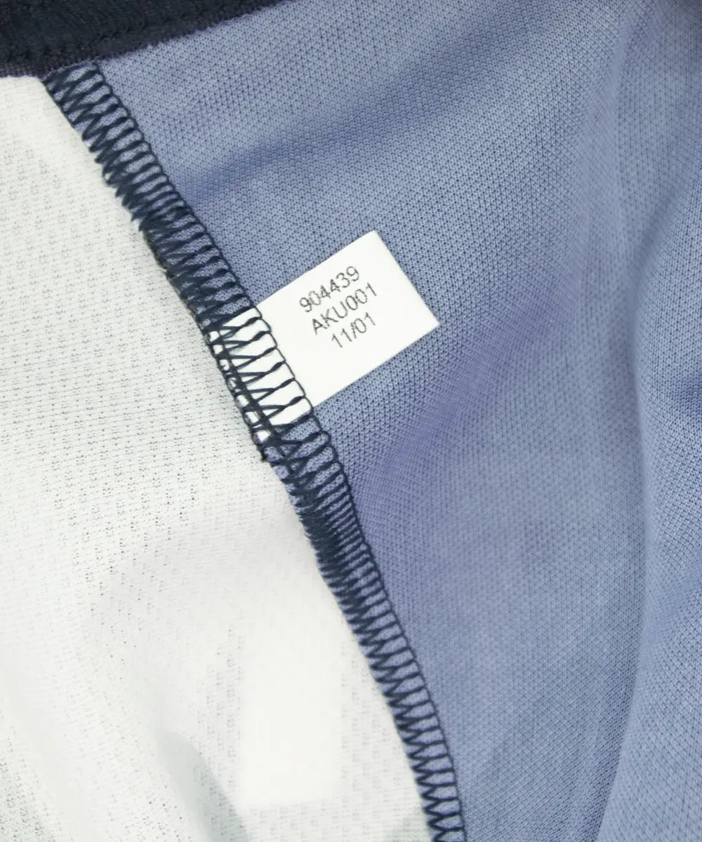 Etiquette d'authenticité du maillot des girondins de la saison 2001-2002. Le maillot porte le numéro AKU001 904439