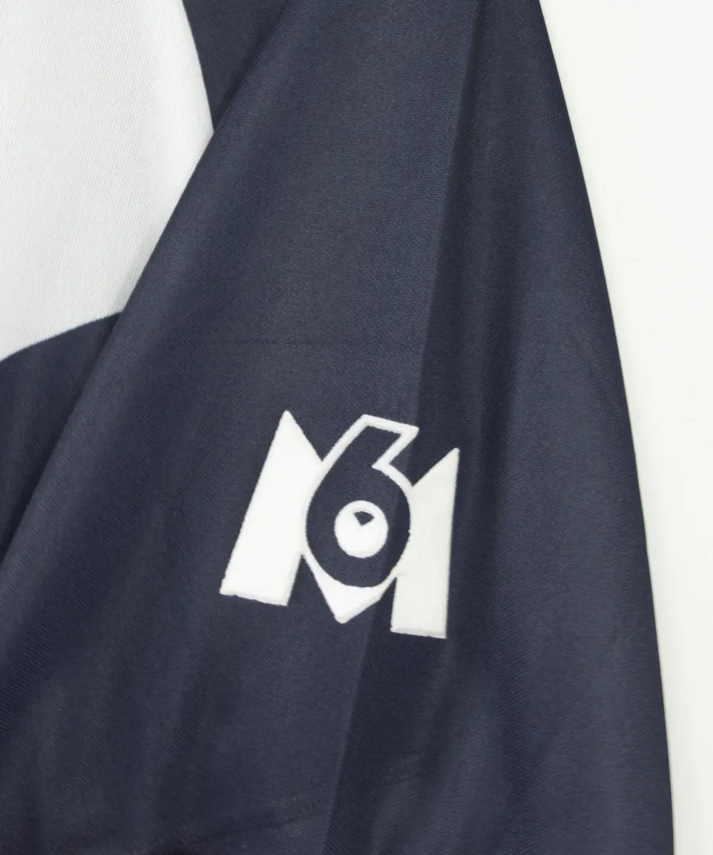 Patch M6 en feutrine sur le maillot domicile des girondins de bordeaux de la saison 2001-2002