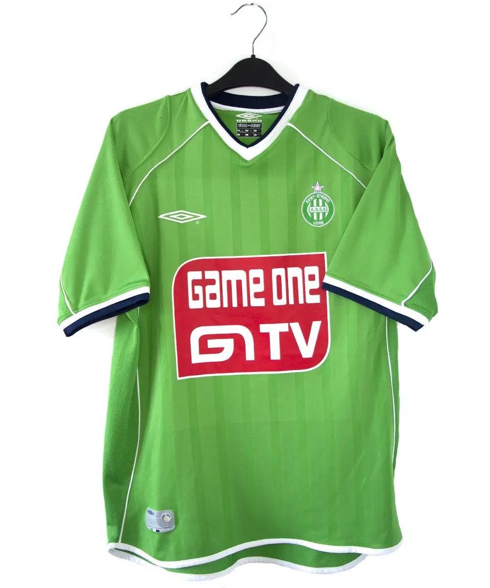 Maillot domicile vert de l'ASSE de la saison 2001-2002. On peut retrouver l'équipementier umbro et le sponsor game one