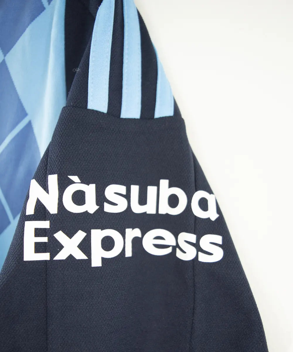 Maillot extérieur bleu clair et bleu foncé de l'om de la saison 2008-2009. Le maillot est floqué du numéro 20 Ben Arfa. On peut retrouver sur le maillot, l'équipementier adidas, le sponsor neuf, le sponsor nasuba de près et le sponsor groupama