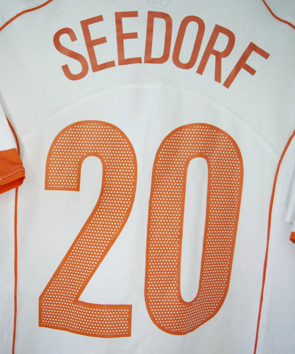 Maillot vintage extérieur blanc et orange des pays-bas lors de l'euro 2004. On peut retrouver l'équipementier nike. Le maillot est floqué du numéro 20 Seedorf