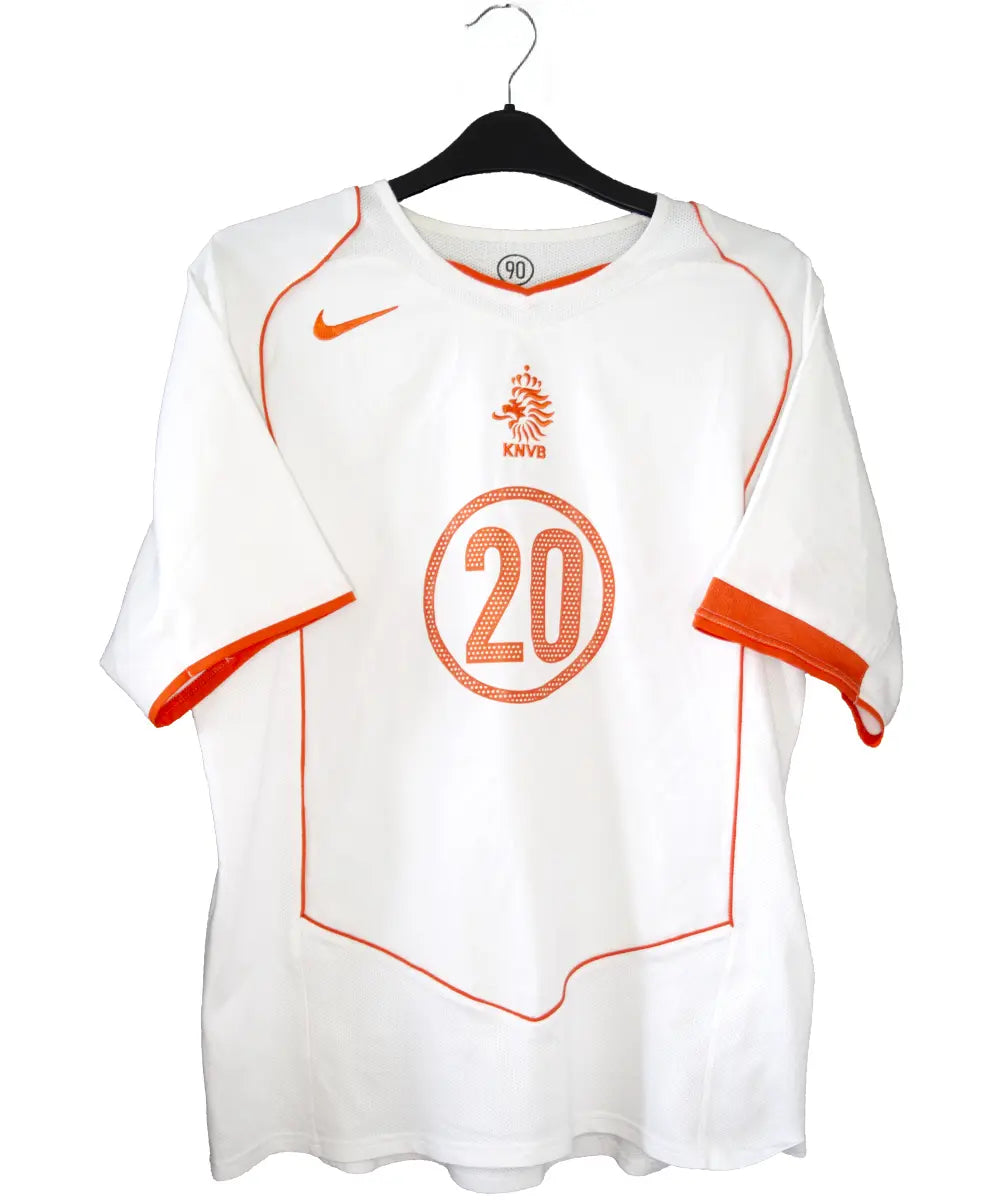 Maillot vintage extérieur blanc et orange des pays-bas lors de l'euro 2004. On peut retrouver l'équipementier nike. Le maillot est floqué du numéro 20 Seedorf