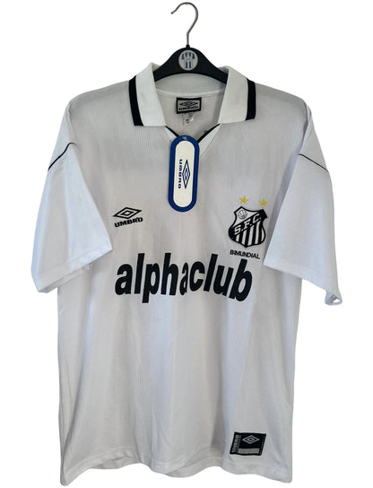 Maillot de foot vintage domicile blanc et noir de Santos de la saison 2000/2001. On peut retrouver l'équipementier Umbro et le sponsor Alphaclub. Il s'agit d'un maillot authentique d'époque.